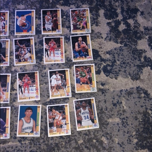 Basketball Lot Full Of 34 Mint Condition Cards - Picture 7 of 11